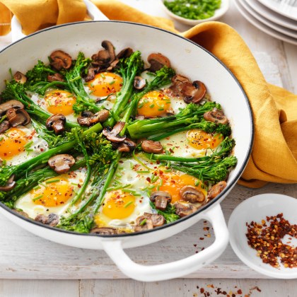 Eggs with herbed mushrooms